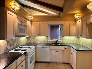 2376 E Polk Dr in Fayetteville, AR - Building Photo - Building Photo