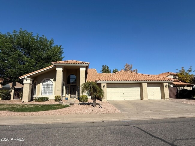 property at 902 W Sherri Dr