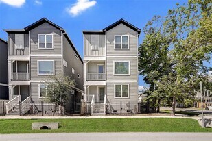 1302 W 24th St in Houston, TX - Building Photo