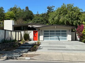 24 Valleystone Dr in San Rafael, CA - Building Photo