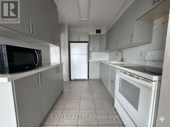 property at 20 Forest Manor Rd