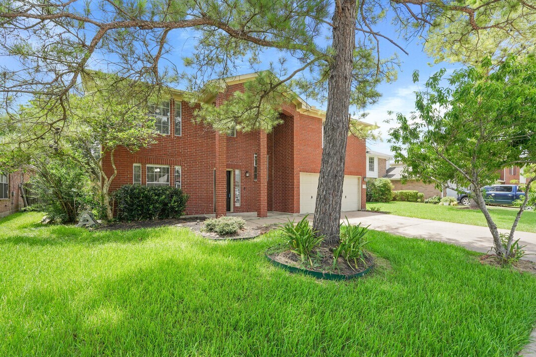 2922 Glencullen Ln in Pearland, TX - Building Photo