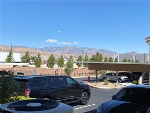 9330 W Maule Ave in Las Vegas, NV - Building Photo - Building Photo