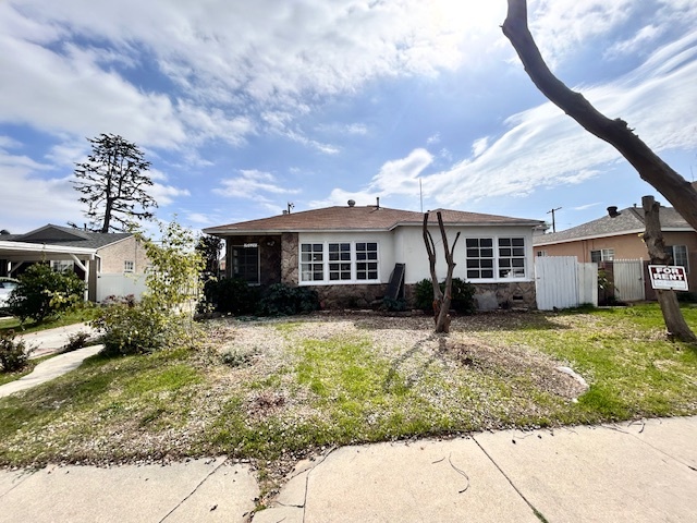 19624 Bassett St, Unit E in Reseda, CA - Building Photo