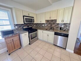 87 Harvard St, Unit 2 in Waltham, MA - Building Photo