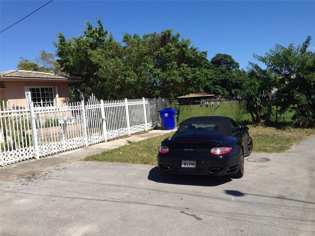 2965 NW 3rd St in Miami, FL - Building Photo - Building Photo