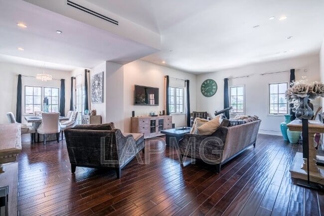 property at 225 S Hamilton Dr