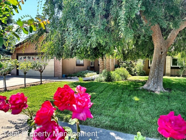 1127 N Gem St photo'