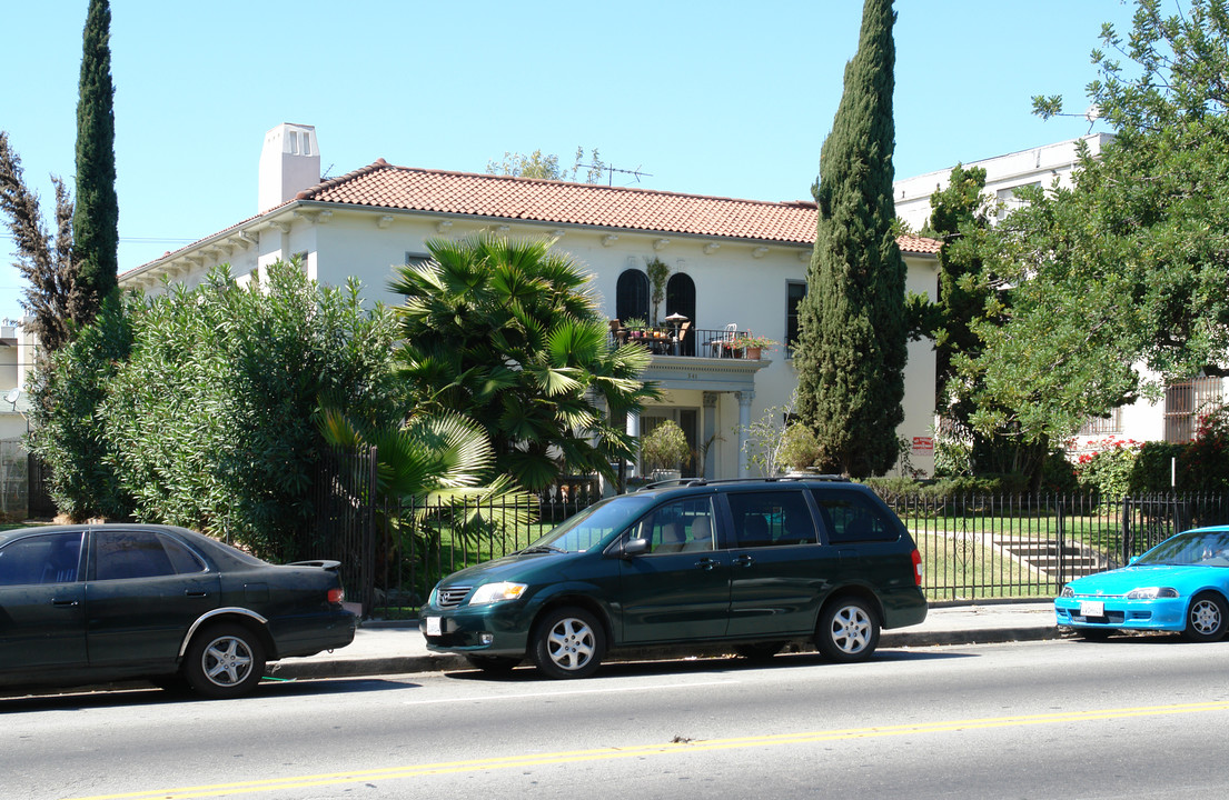 341 S Normandie Ave in Los Angeles, CA - Building Photo