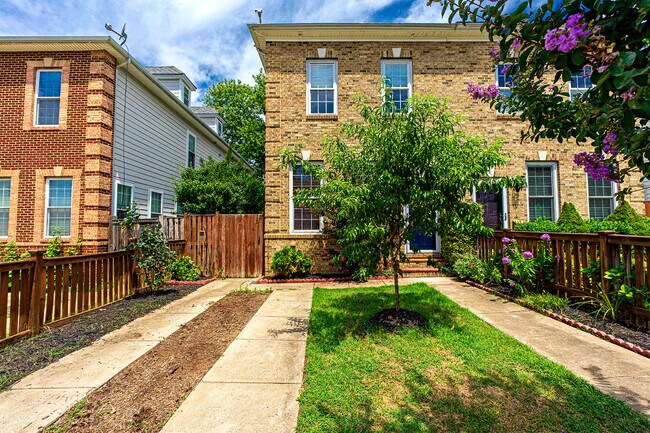property at 10 E Reed Ave