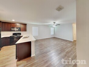 908 Lady Bird St, Unit 103 in Ennis, TX - Building Photo - Building Photo