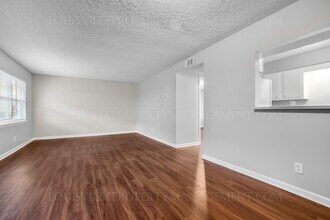 1002 E Main St, Unit 21 in New Albany, IN - Building Photo - Building Photo