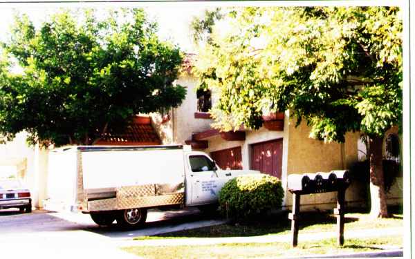 14051 Pinebrook Dr in Tustin, CA - Building Photo