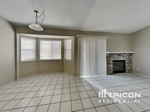 5033 Golfridge Dr in Las Vegas, NV - Building Photo - Building Photo