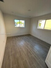 7152 SW 22nd St in Miami, FL - Building Photo - Building Photo