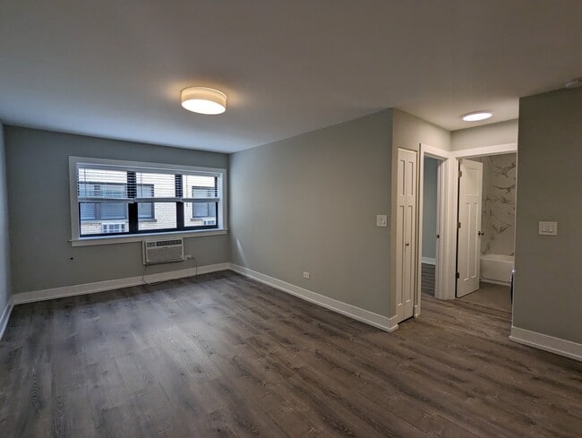 511 W Barry Ave, Unit #445-331 in Chicago, IL - Foto de edificio - Building Photo