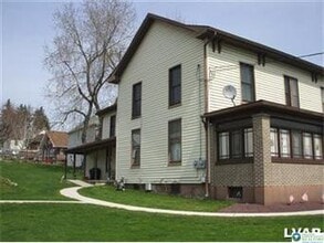 210 Mauch Chunk St in Nazareth, PA - Building Photo - Building Photo