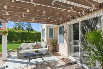 123 Broad Ave in Riverhead, NY - Building Photo - Building Photo