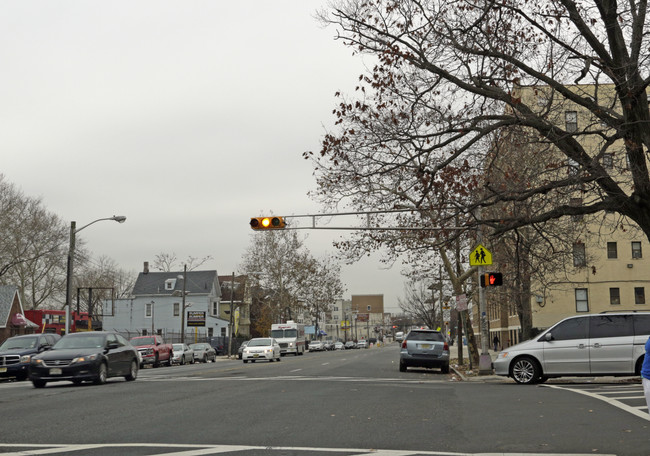 805 Broadway in Newark, NJ - Building Photo - Building Photo