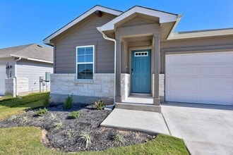 140 Honey Bee Rd in Jarrell, TX - Building Photo - Building Photo