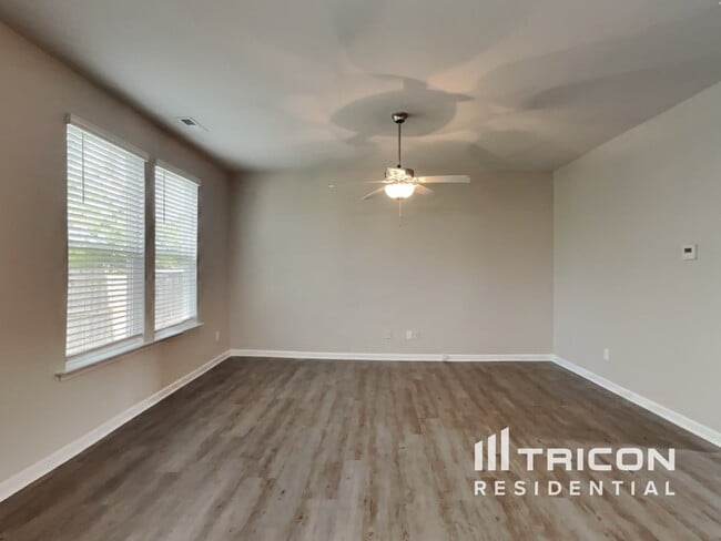 136 Yadkin St in Clayton, NC - Foto de edificio - Building Photo