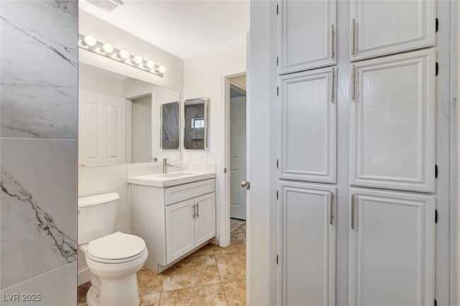 property at 2633 Durango Dr