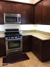 1521 Silver Shadow Dr in Thousand Oaks, CA - Foto de edificio - Building Photo