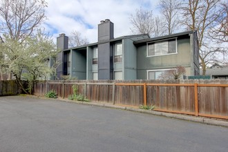 838 Bennett Ave in Medford, OR - Building Photo - Building Photo