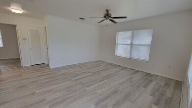 220 Ave Des Parques N in Venice, FL - Building Photo - Building Photo
