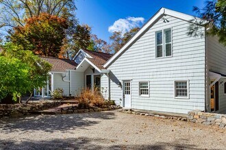 188 Godfrey Rd E in Weston, CT - Building Photo - Building Photo