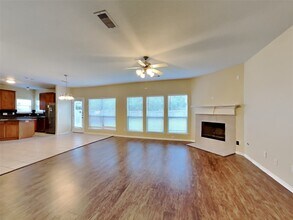 1101 Shadow Glenn Dr in Conroe, TX - Building Photo - Building Photo