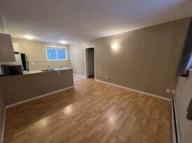 12932-12118 118 Ave NW in Edmonton, AB - Building Photo