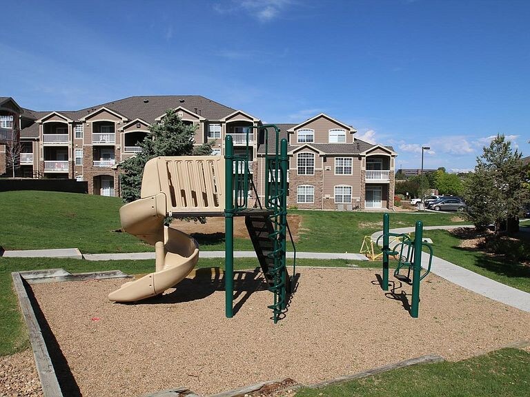 7440 S Blackhawk St in Englewood, CO - Building Photo