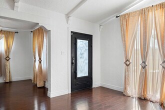 1515 Glenwood Rd in Glendale, CA - Building Photo - Building Photo