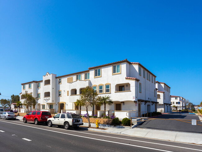 Vista Pacifica in Oxnard, CA - Building Photo - Building Photo