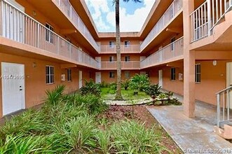 6045 NW 186th St, Unit 201 in Hialeah, FL - Building Photo - Building Photo