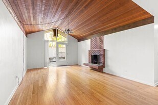 6780 SW Canyon Terrace in Portland, OR - Building Photo