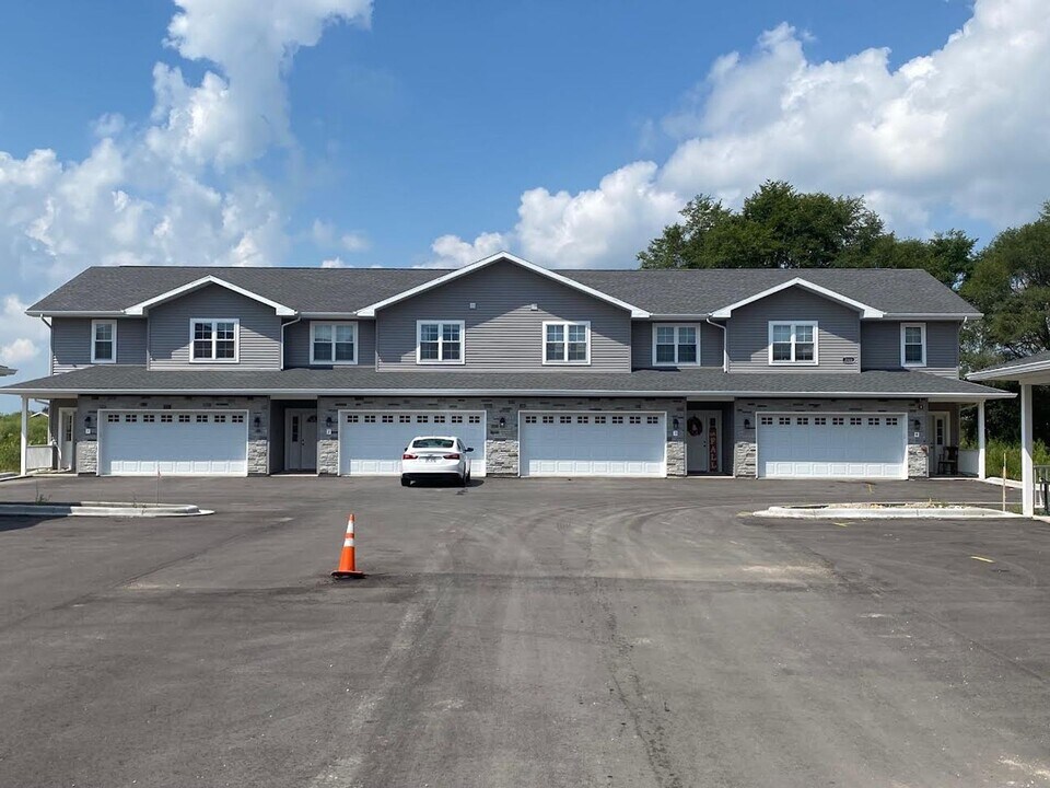 2328 Center Ave in Janesville, WI - Building Photo