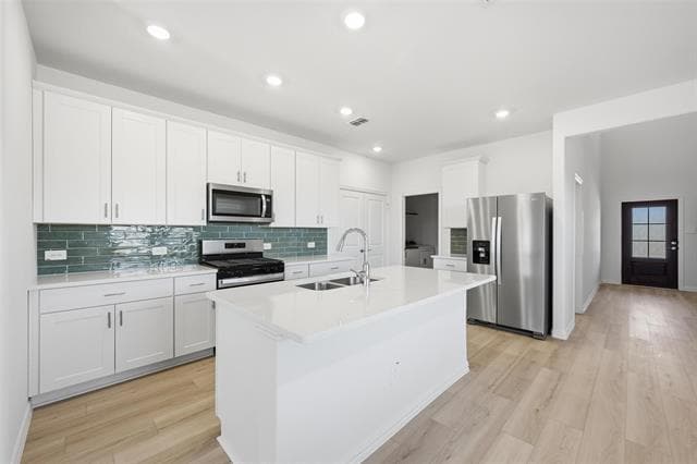 property at 701 Leavenworth Dr