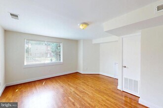 8514 Chestnut Oak Rd in Parkville, MD - Building Photo - Building Photo