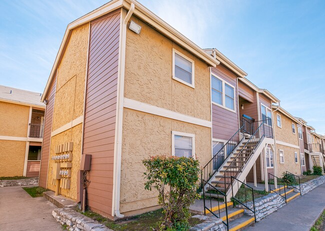 10000 N Lamar Blvd, Unit 2033 in Austin, TX - Foto de edificio - Building Photo