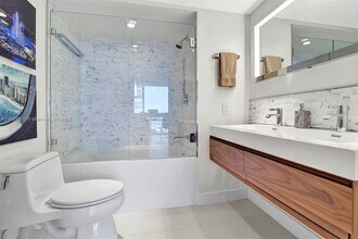 2715 N Ocean Blvd, Unit 15D in Fort Lauderdale, FL - Building Photo - Building Photo