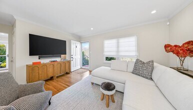 16 Miller Ln in East Hampton, NY - Building Photo - Building Photo