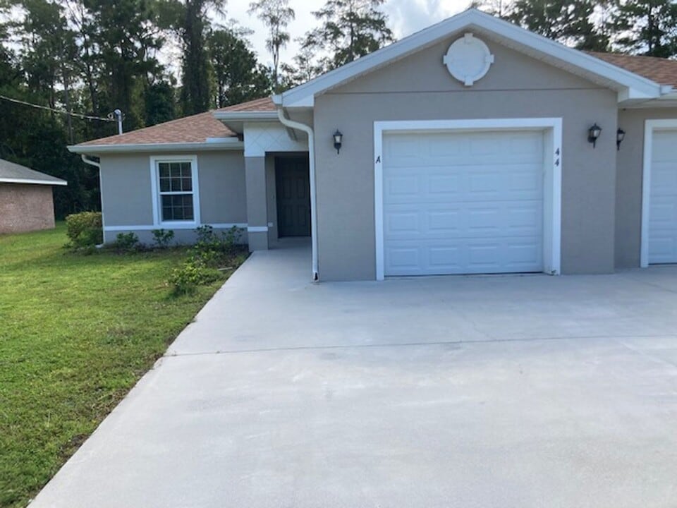 44 Karat Path in Palm Coast, FL - Building Photo