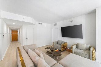 244 Biscayne Blvd, Unit 1808 in Miami, FL - Building Photo - Building Photo