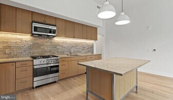 10511 Strathmore Hall St in North Bethesda, MD - Building Photo