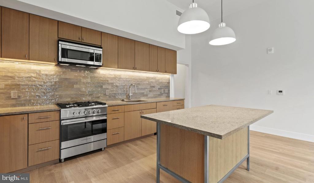 10511 Strathmore Hall St in North Bethesda, MD - Foto de edificio