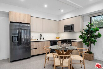 1016 N Martel Ave in West Hollywood, CA - Building Photo - Building Photo