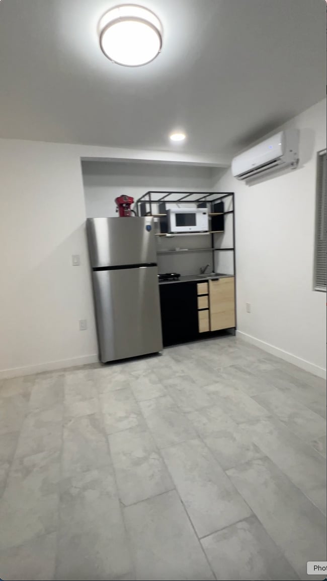 2331 NW 64th St, Unit 1