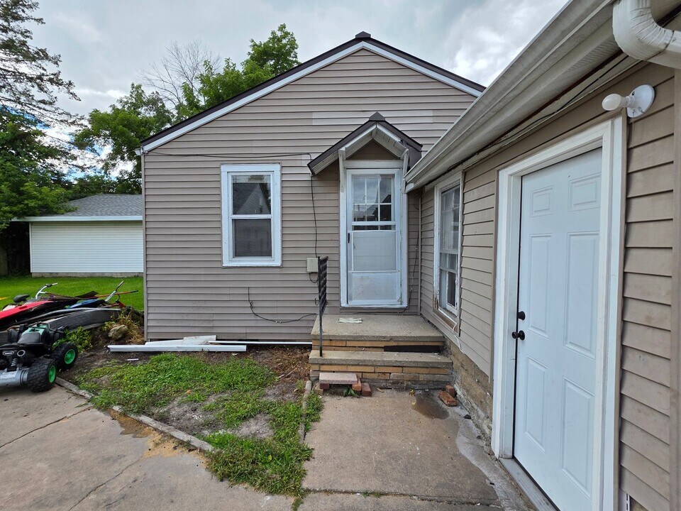 807 W Packard St in Appleton, WI - Building Photo